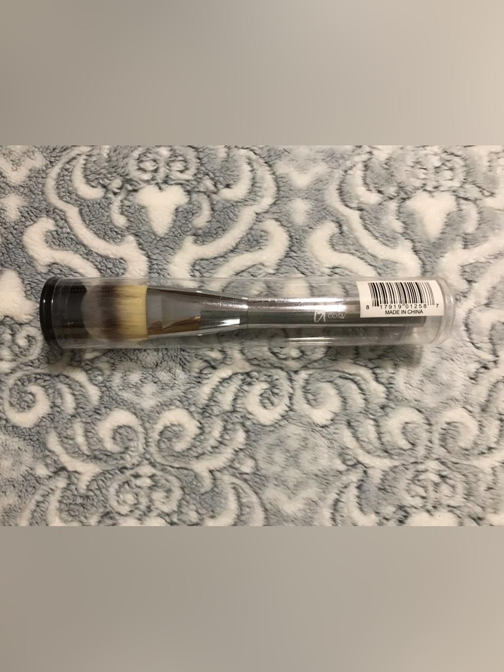 NWT it Cosmetics Face Brush